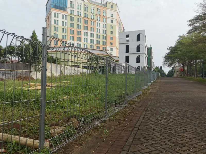 Perbedaan Pagar BRC Hot Dip Galvanized vs Electroplating: Mana yang Cocok untuk Anda?