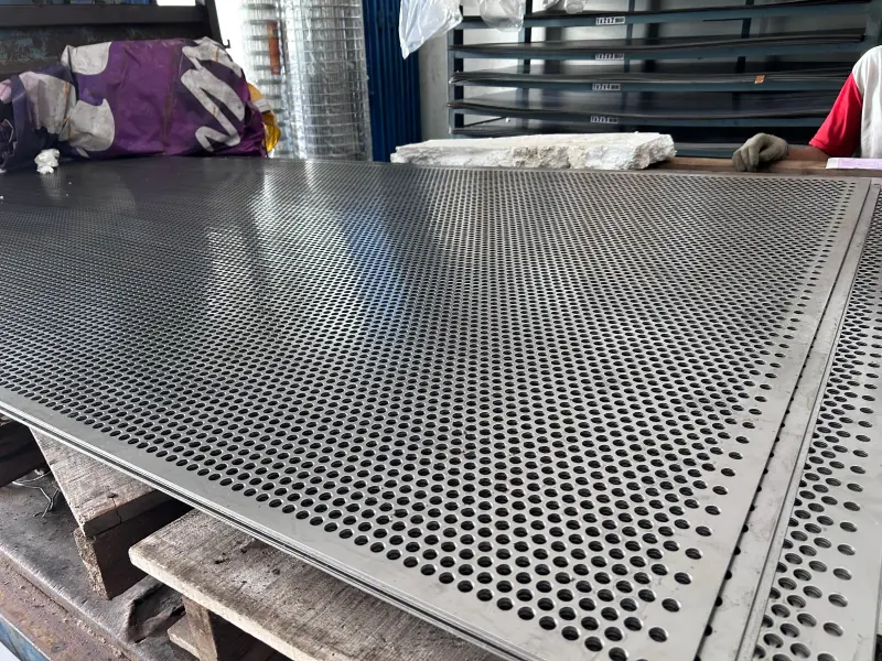 Plat Lubang / Perforated Sheet (Besi & Stainless)